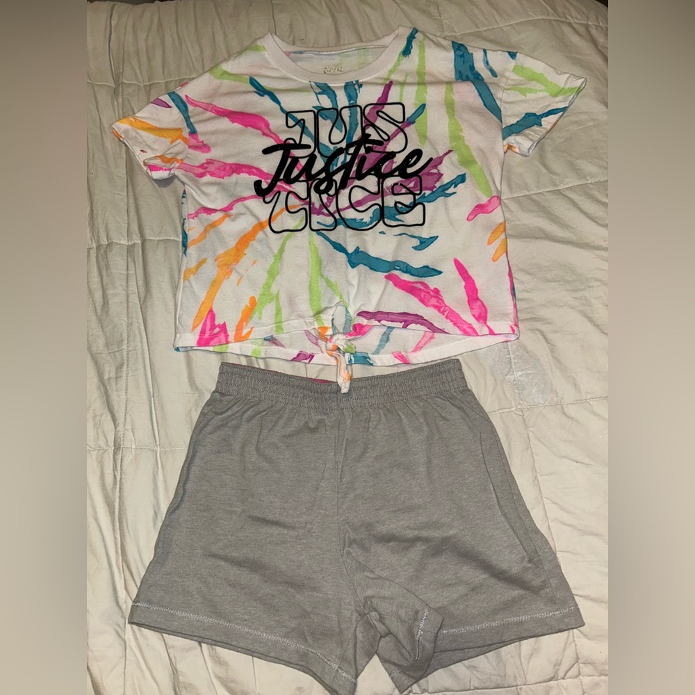 Girls Size 7/8, 2 Piece Clothing Set (T-shirt Paired With Shorts)